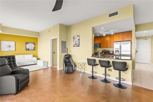 909-200 W Sahara Ave, Las Vegas, NV, 89102-5002 | Card Image