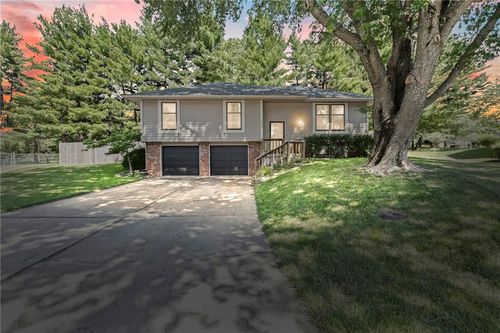 1413 Se 1st Ter, Lees Summit, MO, 64063-6218 | Card Image