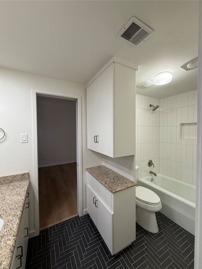 10527 Sandpiper Ln, Home with 3 bedrooms, 2 bathrooms and null parking in Dallas TX | Image 18