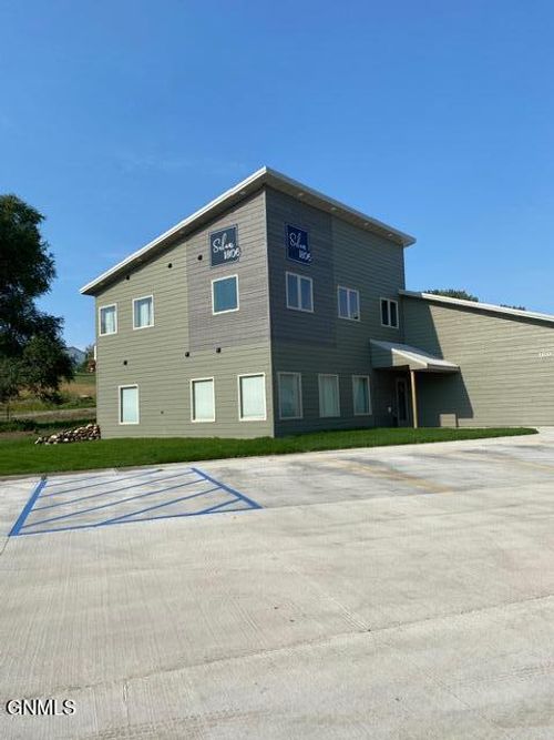 1607 Highway 1806 S, Mandan, ND, 58554-4590 | Card Image