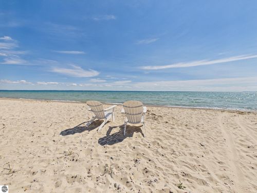 13057 N Cherrywood Ct, Northport, MI, 49670 | Card Image