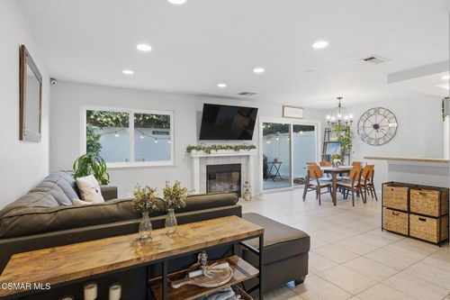 228 Hill Ranch Dr, Thousand Oaks, CA, 91362-2783 | Card Image