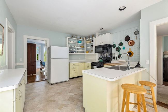 125 Sakonnet Point Rd, House other with 6 bedrooms, 3 bathrooms and 6 parking in Little Compton RI | Image 9
