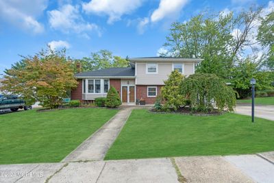 Sought after Candlewood!!This spacious split level on a private 100 x150 lot features a double entry, 4 bedrooms, finished basement and a fenced in backyard with deck! | Image 3