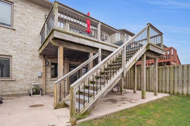 2820 Devon Rd, House other with 4 bedrooms, 3 bathrooms and 4 parking in London ON | Image 42