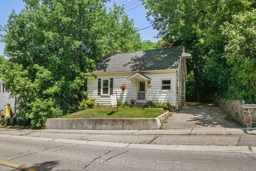 19043 Centre St, Mount Albert, ON, L0G1M0 | Card Image