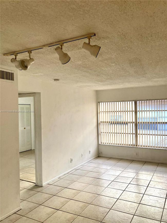 11562 - 11562 Royal Palm Blvd, Condo with 2 bedrooms, 2 bathrooms and null parking in Coral Springs FL | Image 5