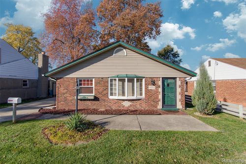 18552 Hinton St, Riverview, MI, 48193-4536 | Card Image