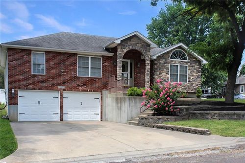 2900 Oak St, Higginsville, MO, 64037-2060 | Card Image