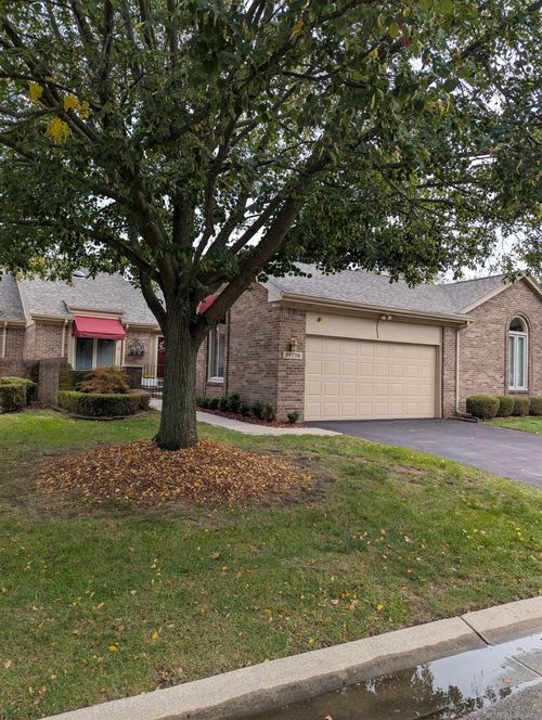 39778 Mount Elliott Dr, Clinton Township, MI, 48038-4038 | Card Image