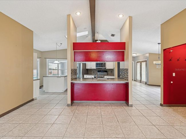 Family Room to Kitchen | Image 19