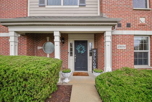 1-27W753 S Meadowview Dr, Winfield, IL, 60190-1710 | Card Image