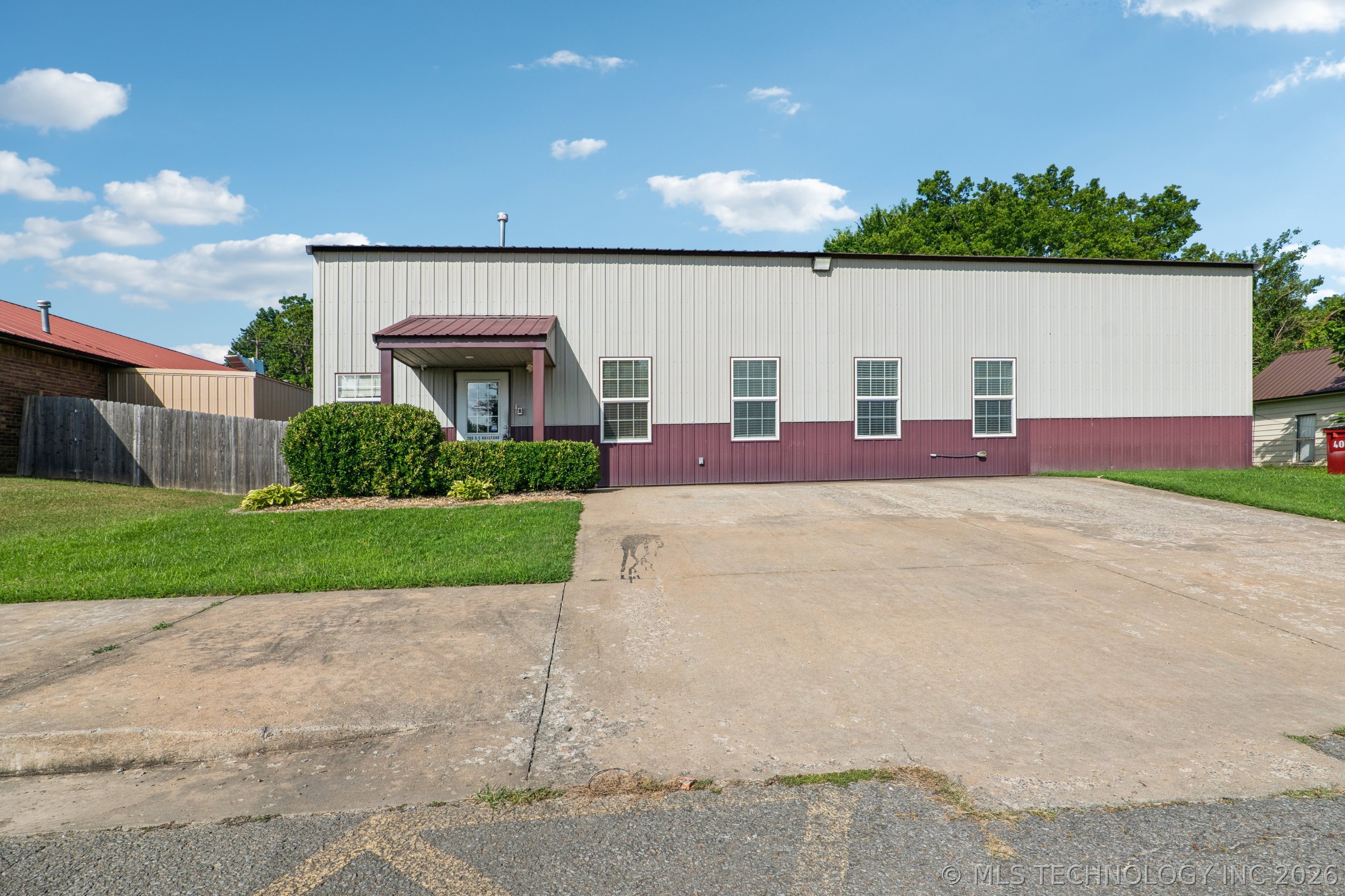 206 SE Railroad St, Fort Gibson, OK 74434