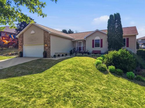 613 Lucky Trl, Mount Horeb, WI, 53572-3608 | Card Image