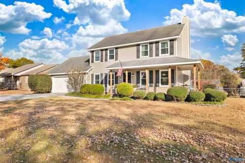 2202 Springdale Dr Sw, Hartselle, AL, 35640-3821 | Card Image