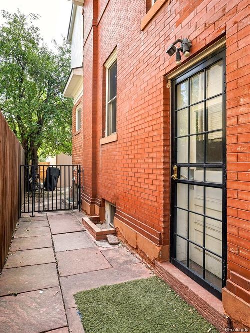 6-840 N Emerson St, Denver, CO, 80218-3263 | Card Image