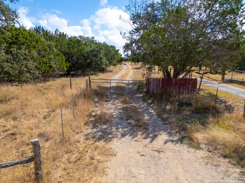 2181 Panther Hollow Dr, Bandera, TX, 78003-5986 | Card Image