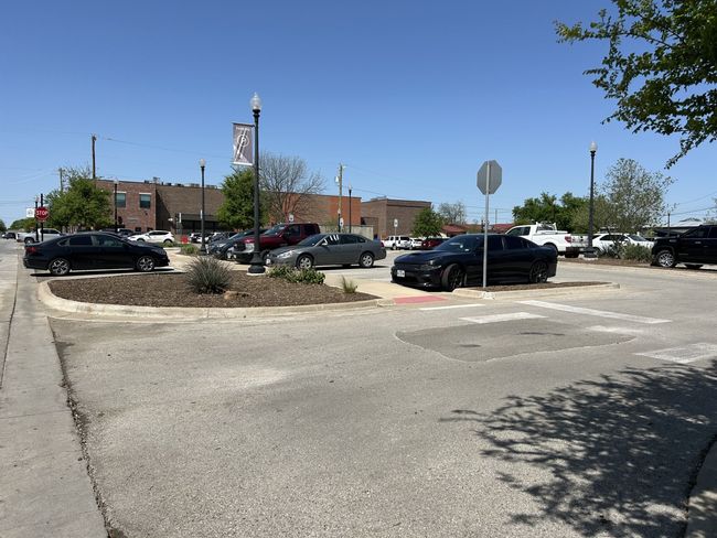 Plenty of room for parking | Image 5