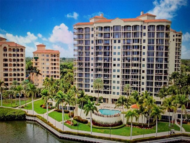 401 - 13627 Deering Bay Dr, Condo with 3 bedrooms, 3 bathrooms and null parking in Coral Gables FL | Image 1