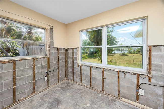 11465 7 Th St E, House other with 2 bedrooms, 2 bathrooms and null parking in Treasure Island FL | Image 29