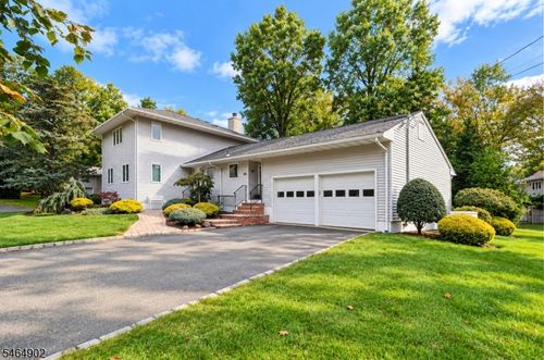 40 Shadowlawn Dr, Livingston, NJ, 07039-3145 | Card Image