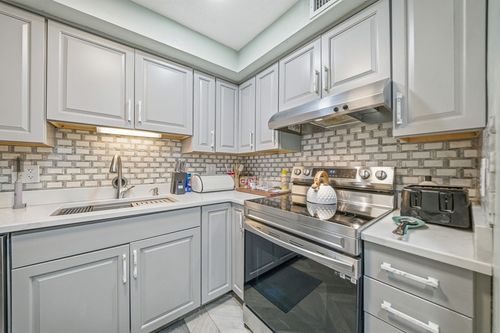 9-502 Oak, Brockton, MA, 02301 | Card Image