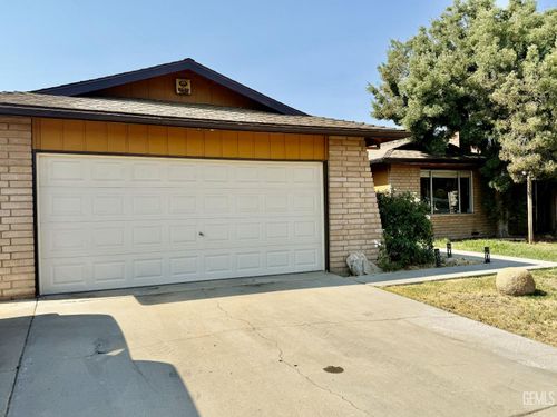 1631 W Monte Vista Ave, Visalia, CA, 93277-7332 | Card Image