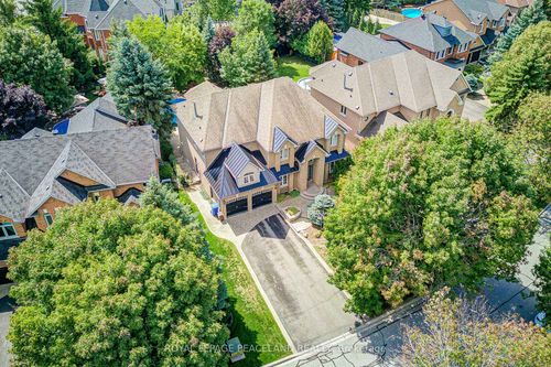 709 Highland Blade Road, Newmarket, ON, L3X1P3 | Card Image