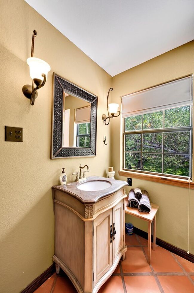 565 Lost Hunters Cyn, House other with 5 bedrooms, 5 bathrooms and 3 parking in China Spring TX | Image 77