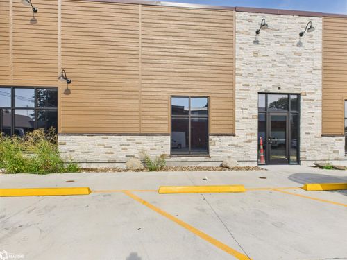 104 N G St, Oskaloosa, IA, 52577-2017 | Card Image