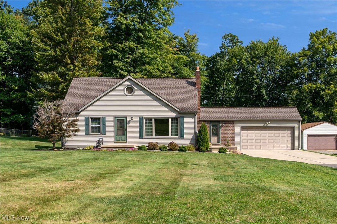 Meadow Ln, Poland, OH 44514