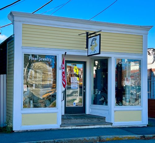 332 Main Street, Southwest Harbor, ME, 04679 | Card Image