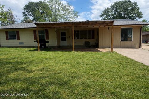 527 Carpenter St, Utica, MS, 39175-9705 | Card Image