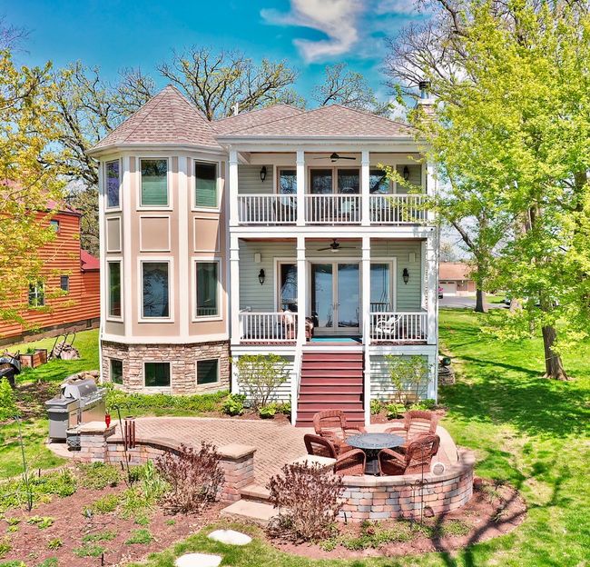75 N Lake Ave, House other with 4 bedrooms, 4 bathrooms and 7 parking in Third Lake IL | Image 47