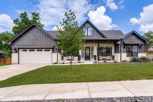 204 Ash Pkwy, La Vernia, TX, 78121-0170 | Card Image