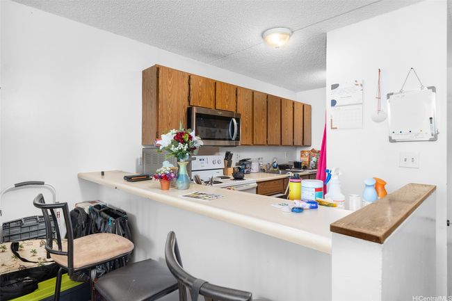 APT-216 - 98-402 Koauka Loop, Condo with 2 bedrooms, 1 bathrooms and 2 parking in Aiea HI | Image 6