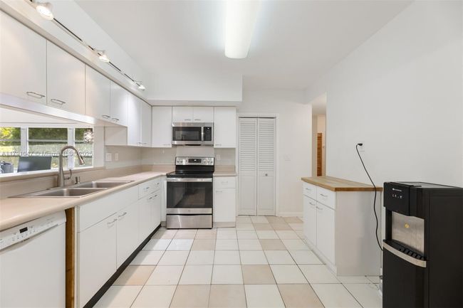 7920 Sw 132 Nd St, House other with 3 bedrooms, 2 bathrooms and null parking in Pinecrest FL | Image 6