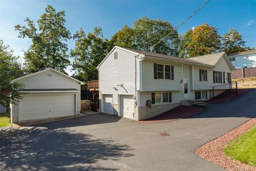41 Martin Dr, Poughkeepsie, NY, 12603-3716 | Card Image