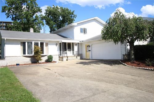 6963 Anthony Ln, Parma Heights, OH, 44130-4658 | Card Image