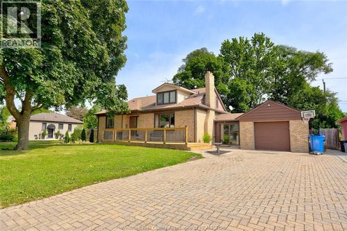 2574 Buckingham Dr, Windsor, ON, N8T2B6 | Card Image