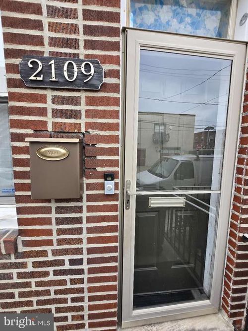2109 S 9th St, PHILADELPHIA, PA, 19148-3113 | Card Image