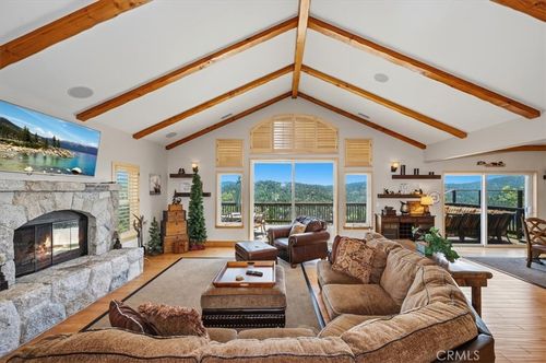 885 Del Norte Ln, Lake Arrowhead, CA, 92352 | Card Image