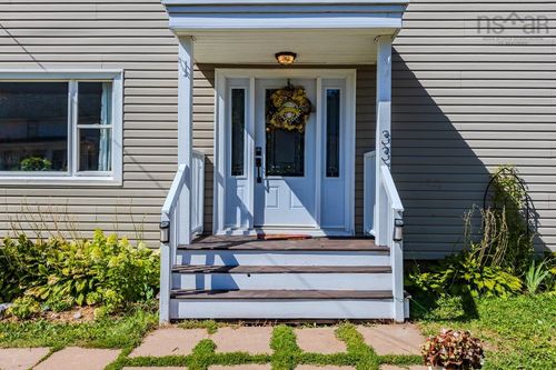 33 Victoria St, Pugwash, NS, B0K1L0 | Card Image