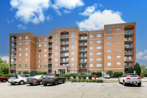 507-6807 N Milwaukee Ave, Niles, IL, 60714-4564 | Card Image