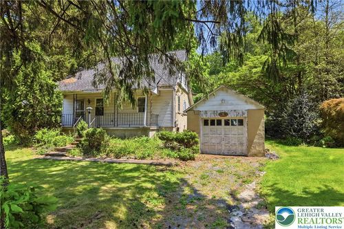 1476 Pennsylvania Ave, Emmaus, PA, 18049-3520 | Card Image