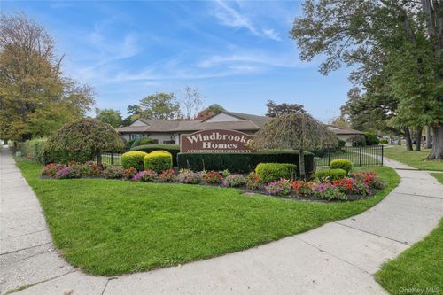 138 Feller Dr, Central Islip, NY, 11722-1212 | Card Image