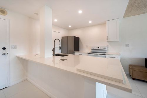 408-900 Ne 18th Ave, Fort Lauderdale, FL, 33304-3063 | Card Image