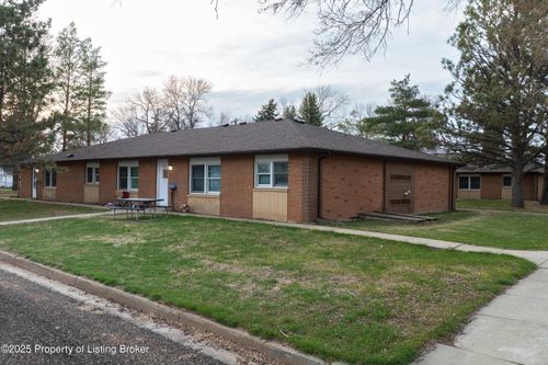 229 S Grove St, Hebron, ND, 58638-7047 | Card Image