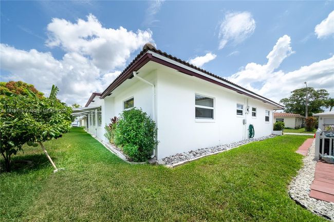 5803 Nw 85 Th Ter, House other with 2 bedrooms, 2 bathrooms and null parking in Tamarac FL | Image 36
