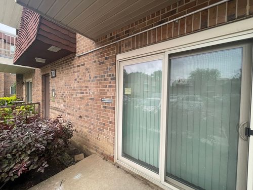 a2-703 W Central Rd, Mount Prospect, IL, 60056-2358 | Card Image